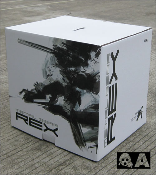 Metal Gear Rex a lui aussi sa bote en carton !