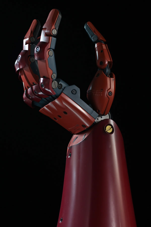 MGSV The Phantom Pain : De nouvelles photos pour le bras bionique de Snake par Sentinel