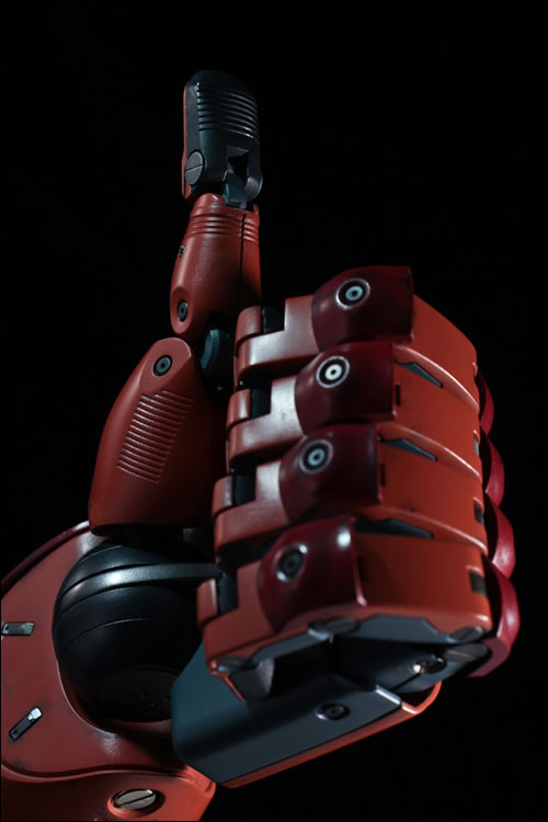 MGSV The Phantom Pain : De nouvelles photos pour la main bionique de Snake par Sentinel
