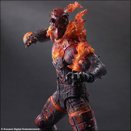 La figurine Play Arts Kay du Man on Fire, le démon en flamme, datée en images